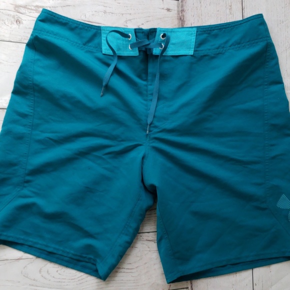 Under Armour Other - UA Mens Heatgear Loose Board Shorts SZ 38 NWOT